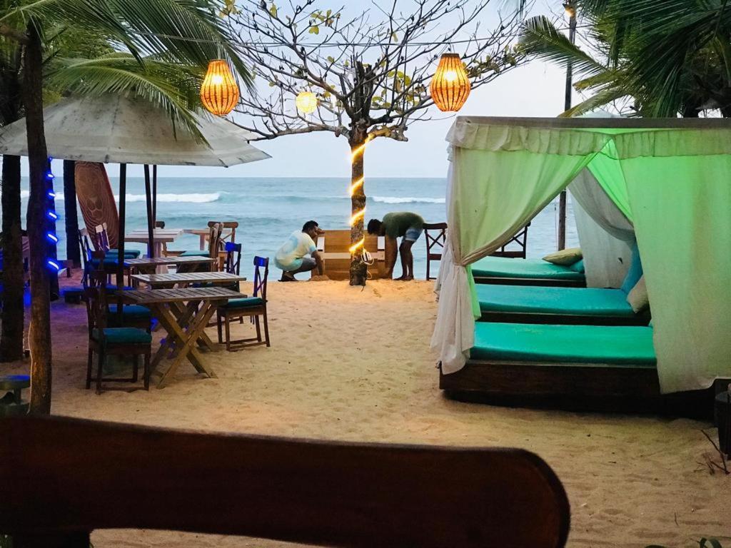 Toddy Unawatuna Hotel Exterior photo